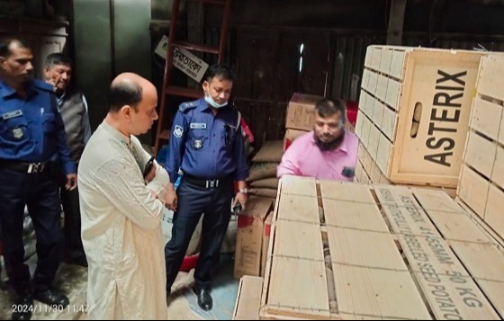 মুন্সীগঞ্জে বীজ আলুর বাক্সে মূল্য তালিকা না থাকায় জরিমানা