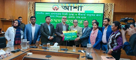 পিরোজপুরে দুঃস্থদের জন্য কম্বল হস্তান্তর