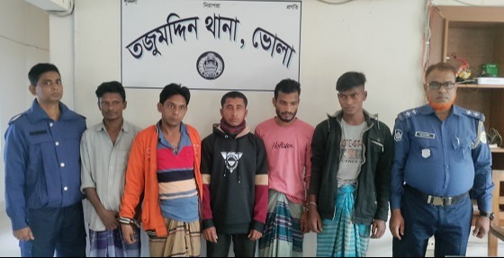 তজুমদ্দিনে ইয়াবাসহ আটক ৫