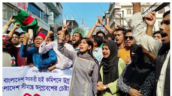 হাইকমিশনে হামলার ঘটনায় বরিশালে বিক্ষোভ