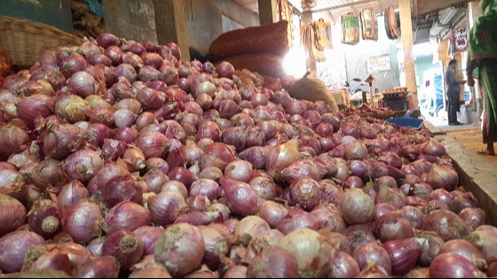 হিলির পেঁয়াজের দাম কেজিতে বেড়েছে ১০ টাকা