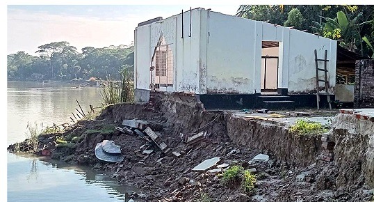 নয়াভাঙনীর ভাঙনে বিলুপ্তের মাজার