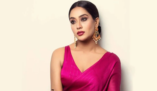 ধর্ষণের আলোচিত সত্য ঘটনা তুলে ধরবেন মম