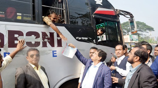 কেন্দ্রীয় বিএনপি নেতার লিফলেট বিতরণ