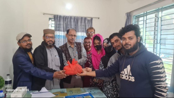 সোহাগের চিকিৎসা তহবিলে শিকফা'র টাকা হস্তান্তর