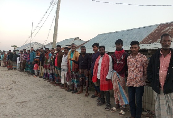 তালতলীতে দালাল মুক্ত'র দাবিতে মানববন্ধন