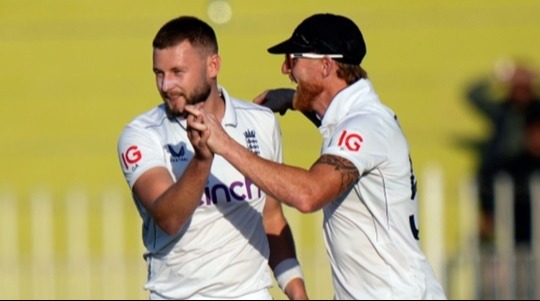 অ্যাটকিনসনের হ্যাটট্রিকে জয়ের সুবাস পাচ্ছে ইংল্যান্ড