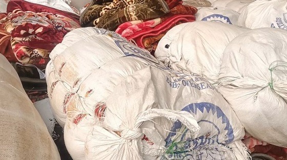 নালিতাবাড়ীতে ভারতীয় কম্বলসহ দুই চোরাকারবারী আটক