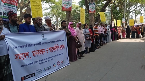 কলাপাড়ায় খাল দখল মুক্ত করার দাবিতে মানববন্ধন