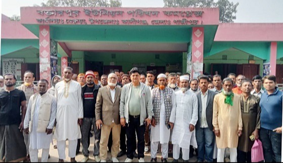 কালীগঞ্জে ইউপি চেয়ারম্যানের অপসারণ দাবিতে বিক্ষোভ