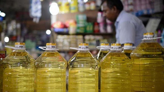 বাজারে চাহিদামতো তেল সরবরাহ নেই