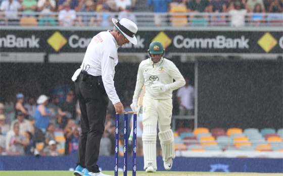 ভারত-অস্ট্রেলিয়া: বৃষ্টির কারণে প্রথম দিনের টেস্ট ম্যাচ সমাপ্তি