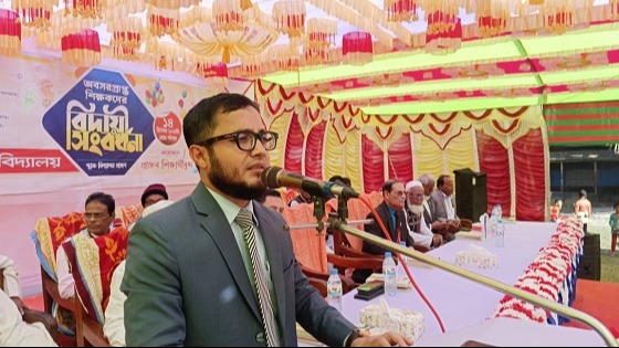 হাতিয়ায়  শিক্ষকদের বিদায়ী সংবর্ধনা