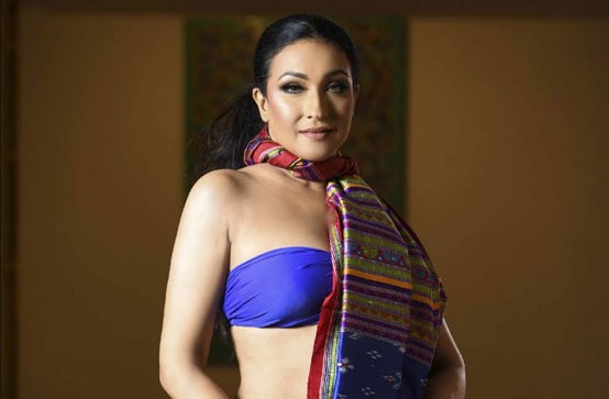 বাংলাদেশের ছবি থেকে বাদ প্রসঙ্গে চটলেন ঋতুপর্ণা