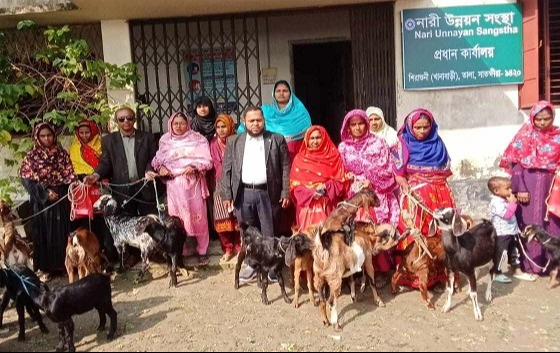 তালায় নারী উন্নয়ন সংস্থার পক্ষ থেকে ছাগল বিতরণ