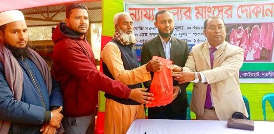 ধামইরহাটে ১৫০ টাকায় গরুর মাংস