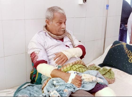 তজুমদ্দিনে সন্ত্রাসী হামলা আহত ব্যবসায়ী