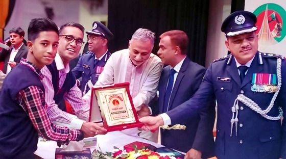 বরিশালে বীর মুক্তিযোদ্ধাদের সম্মাননা ক্রেস্ট প্রদান