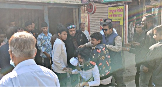 পিরোজপুর বিশ্ববিদ্যালয় শিক্ষার্থীদের সাথে শ্রমিকদলের সংঘর্ষ