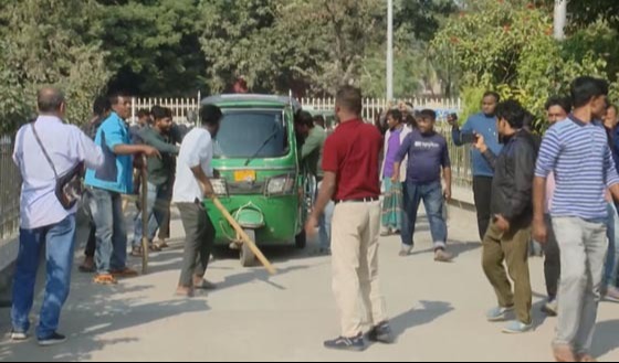 তানোরে সিএনজি ও বাস শ্রমিকদের সংঘর্ষ, বন্ধ যানবাহন চলাচল
