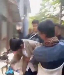 পটুয়াখালীতে কিশোর গ্যাংয়ের কান্ড ভাইরাল