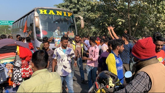 রাজশাহী-নওগাঁ মহাসড়কে সিএনজি চালকদের বিক্ষোভ