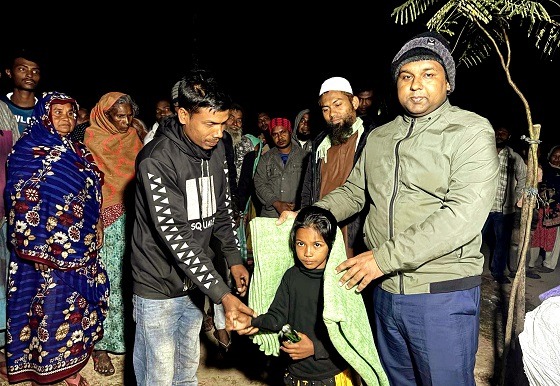 আশ্রায়ন প্রকল্পের শীতার্তদের পাশে হাকিমপুরের ইউএনও