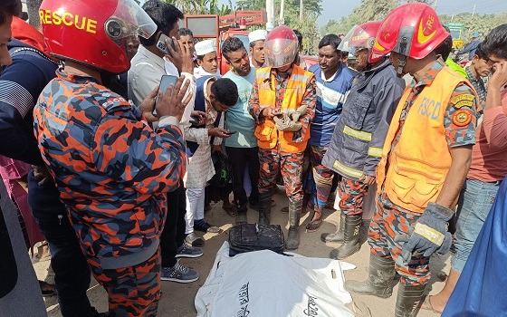 কালীগঞ্জে ট্রলির চাপায় ইজিবাইকের ২ যাত্রী নিহত