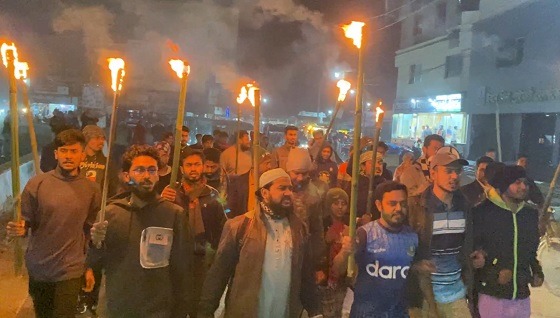 গুপ্তহত্যার প্রতিবাদে নড়াইলে মশাল মিছিল