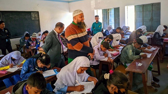 ধামইরহাটে শীতার্তদের মাঝে শীতবস্ত্র বিতরণ