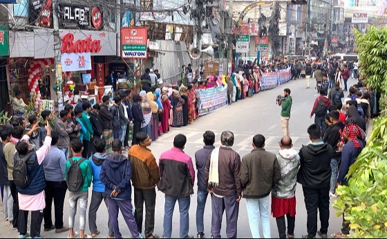 রাজশাহীতে ওয়াসার সুপেয় পানি সরবরাহের দাবিতে মানববন্ধন