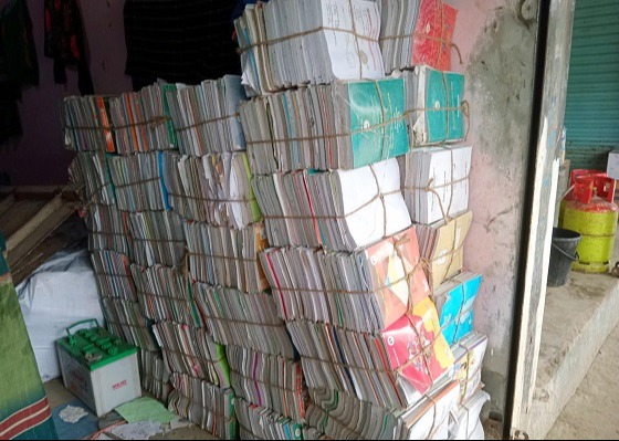 মুলাদীতে সরকারি বই কেজি দরে বিক্রি