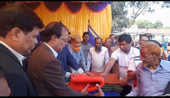 লালমনিরহাটে শীতার্তদের শীতবস্ত্র বিতরণ