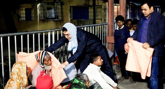 নীলফামারীতে শীতার্তদের কম্বল বিতরণ