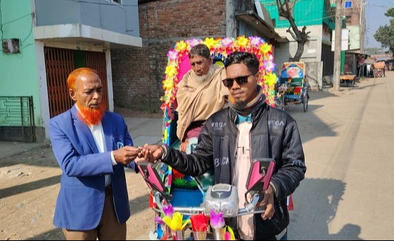 চোখ হারানো সাইদুল পেল জীবিকার সহায়তা সন্ধান