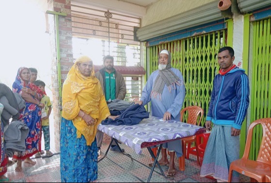 দেবহাটায় কম্বল বিতরন