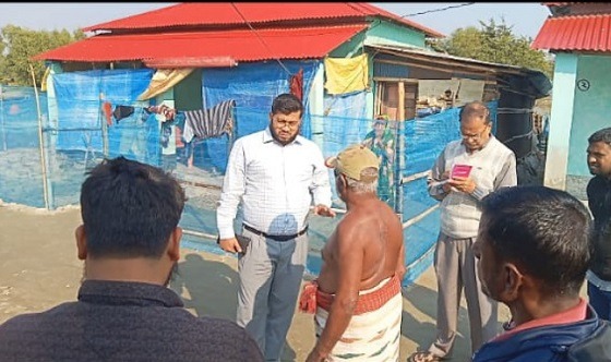 আশাশুনি জবর দখলকারীদের ঘর ছেড়ে যাওয়ার নির্দেশ