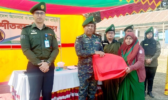 নীলফামারীতে শীতবস্ত্র বিতরণ