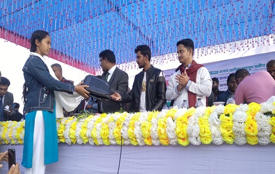 ‡ঘূষ-দূর্নীতির আশ্রয় নিলে কঠোর হস্তে দমনের হুমকি: উপদেষ্টা আসিফ