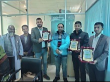 এইচপিভি কার্যক্রমের পুরস্কার পেলেন মানিক মিয়া