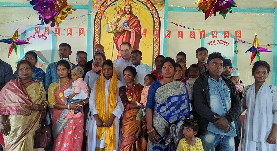 বিরলে জাকজমকপূর্ণভাবে শুভ বড়দিন উদযাপন