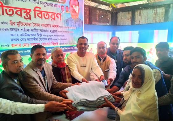 বরিশালে স্বেচ্ছাসেবক দলের শীতবস্ত্র বিতরণ