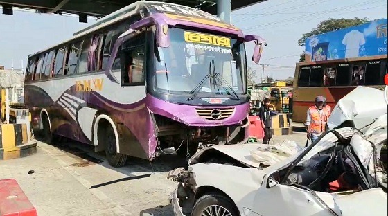 ধলেশ্বরী টোল প্লাজায় বাসের চাপায় নিহত ৫