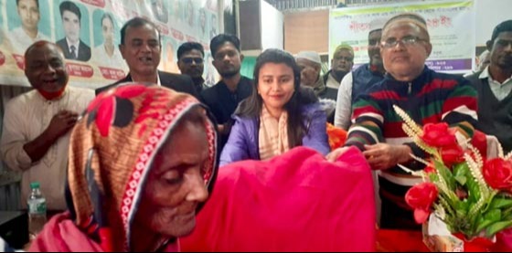 আলোকিত সামাজিক সংঘের শীতার্থদের মাঝে শীতবস্ত্র বিতরণ