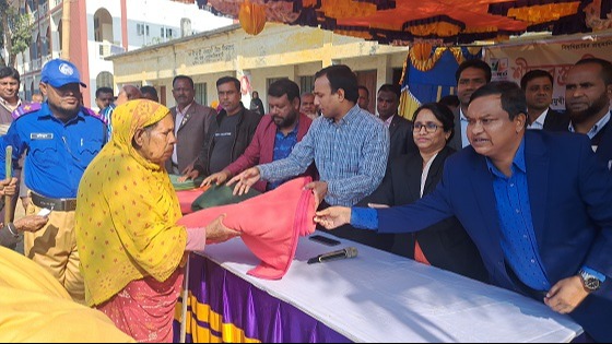 লালমনিরহাটে শীতার্তদের কম্বল বিতরণ