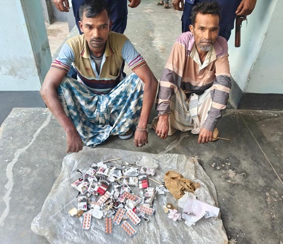 পোরশায় দুই মাদক ব্যবসায়ী আটক