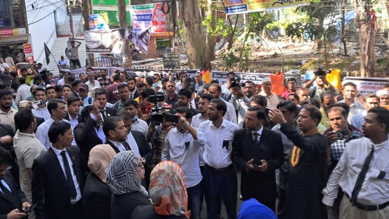 চট্টগ্রাম আদালত আইনজীবীদের কর্মবিরতি ও আন্দোলনে অচল