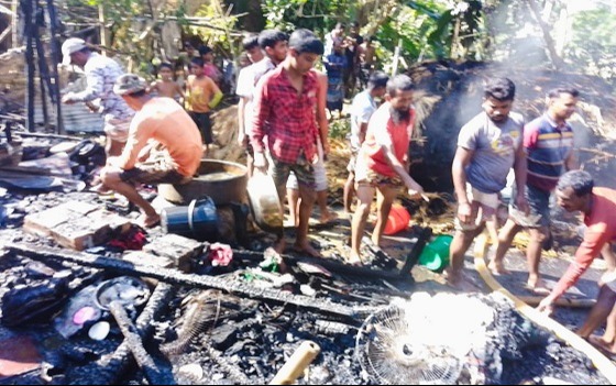 মান্দায় আগুনে পুড়ল চার বসতবাড়ি