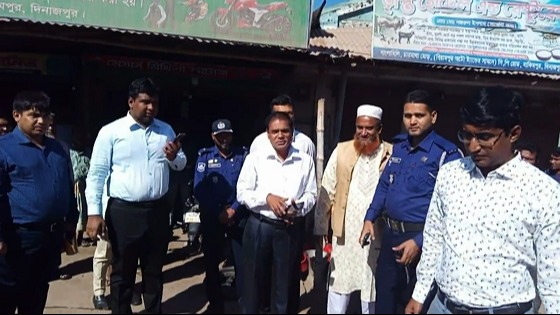 হিলির রাস্তার কাজের অগ্রগতি পরিদর্শন করেছেন: প্রশাসক