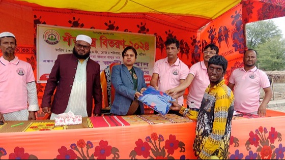 কয়রায় ছিন্নমুল মানুষের মাঝে শীতবস্ত্র বিতরণ